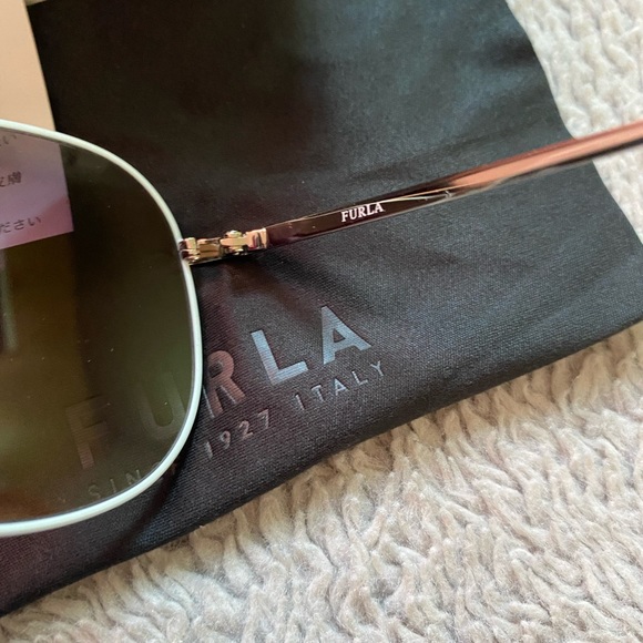 🌸SOLD🌸NEW AUTHENTIC FURLA SUNGLASSES - Picture 4 of 7